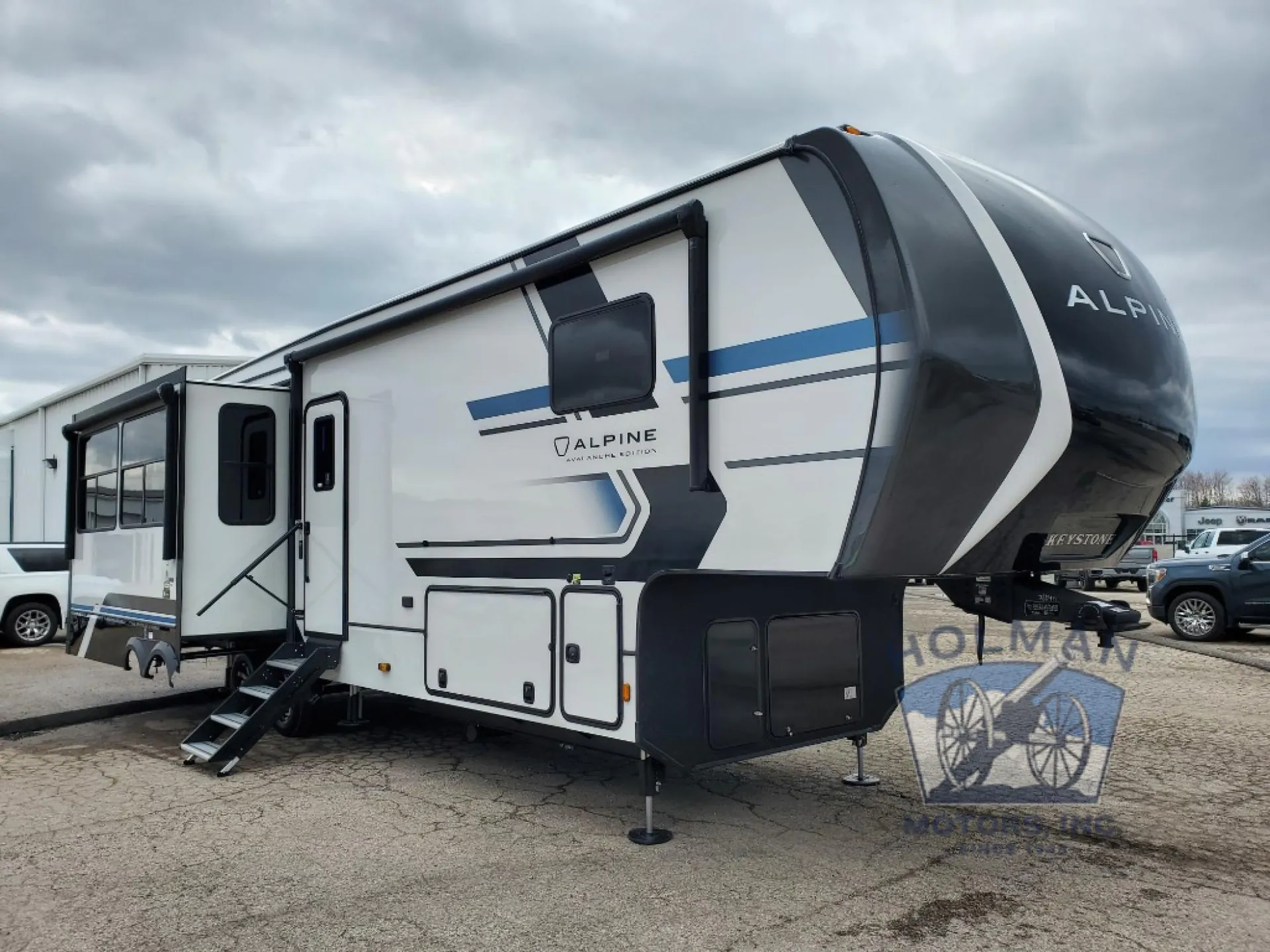 2026 Keystone Alpine Avalanche Edition 321RL - Photo 2