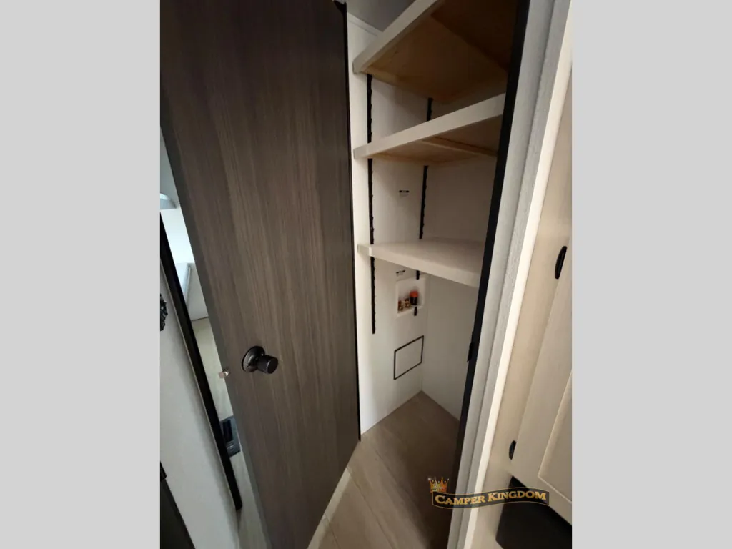 2027 Shasta I-5 532BEDS, Photos photo 13