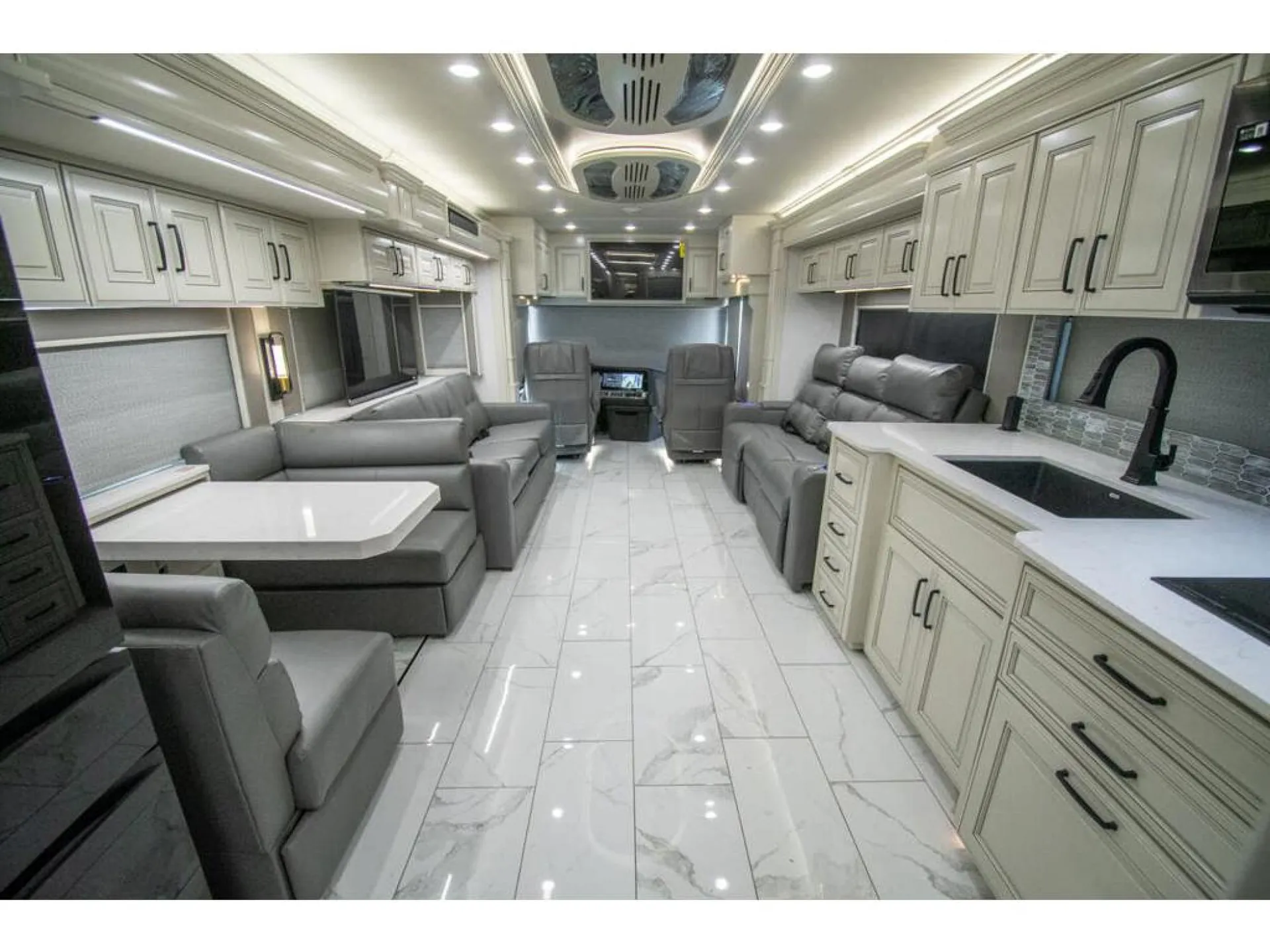 2026 American Coach American Dream 45A - Photo 3
