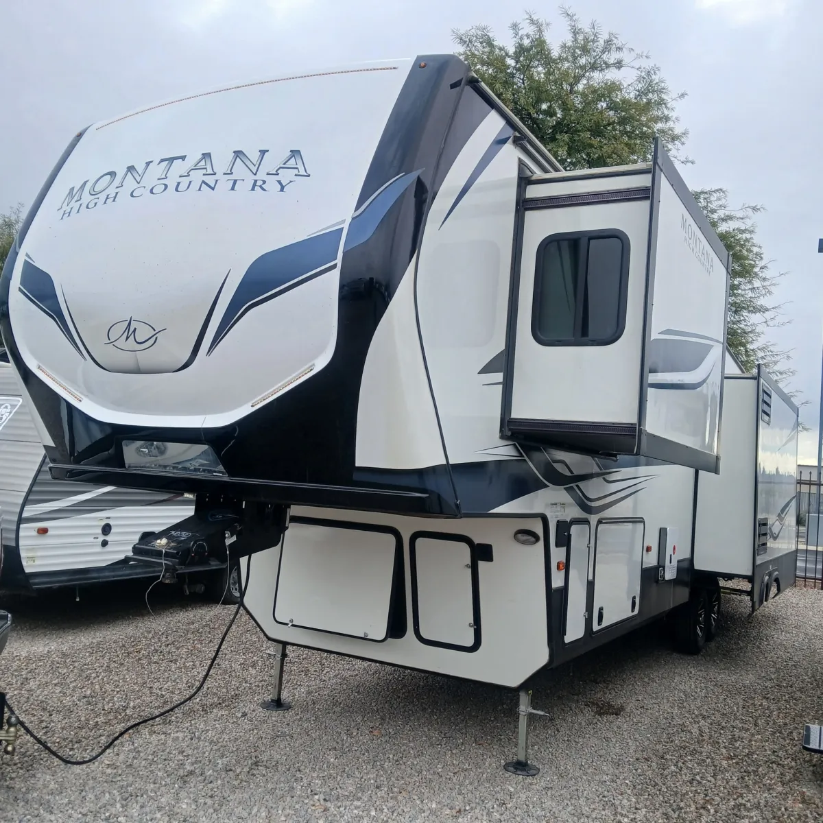 2022 Keystone Montana High Country 331RL - Photo 3