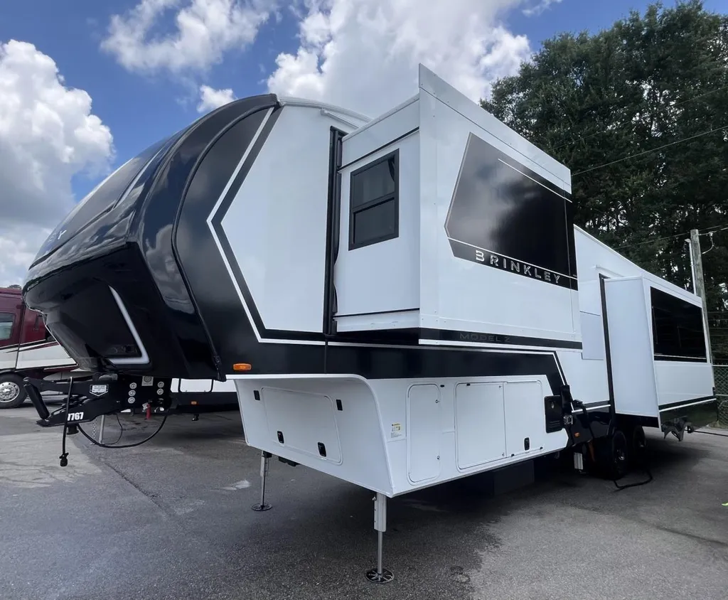2026 Brinkley Model Z 3300, Photos photo 3