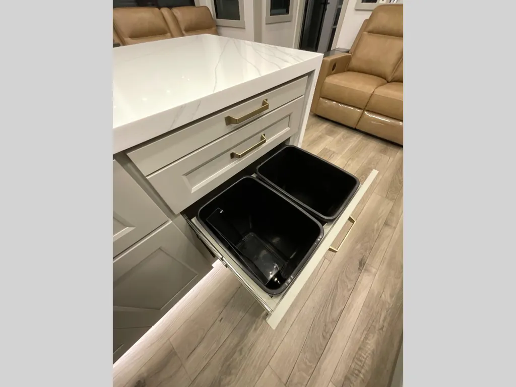 2025 Brinkley Model G 4100, Photos photo 17