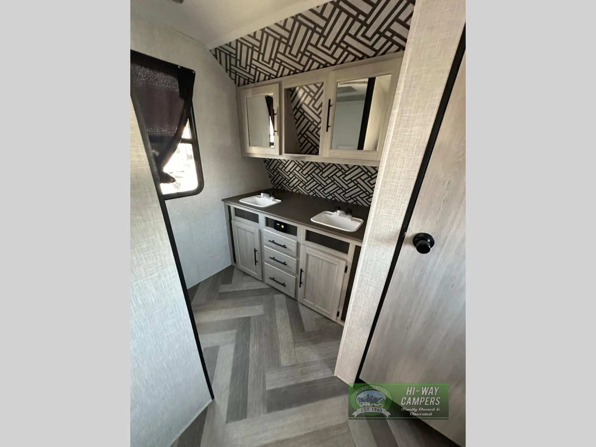 2023 CrossRoads Zinger ZR380FB - Photo 4