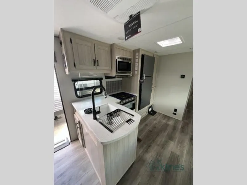 2026 Coachmen Catalina Legacy Edition 293TQBSCK - Photo 4