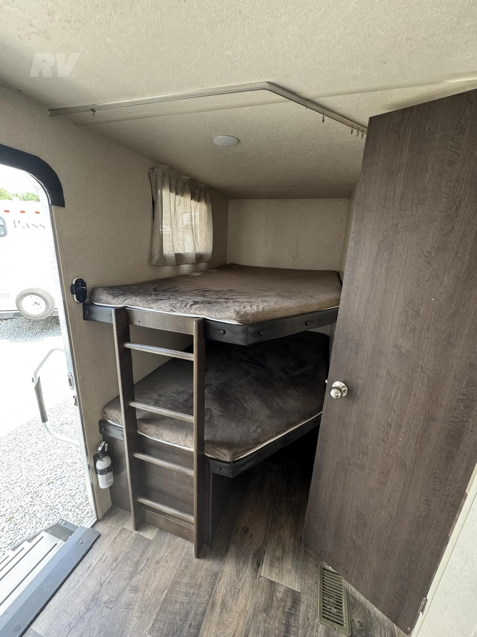 2019 FOREST RIVER SALEM 27DBK — Photo 6