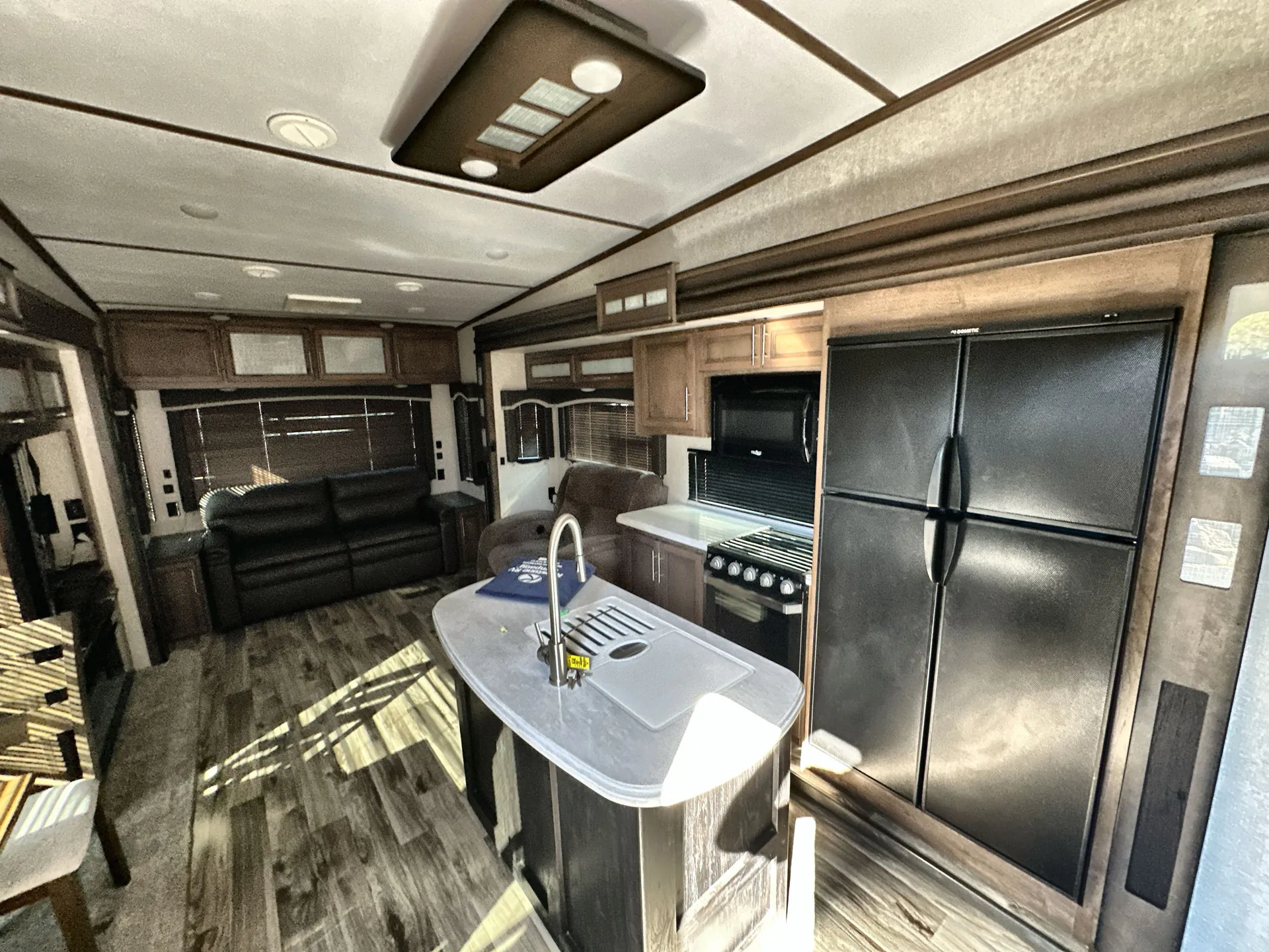 2021 Keystone Cougar 302RLS — living area main