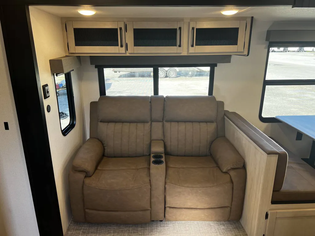 2027 Palomino Puma 337BH, Photos photo 10
