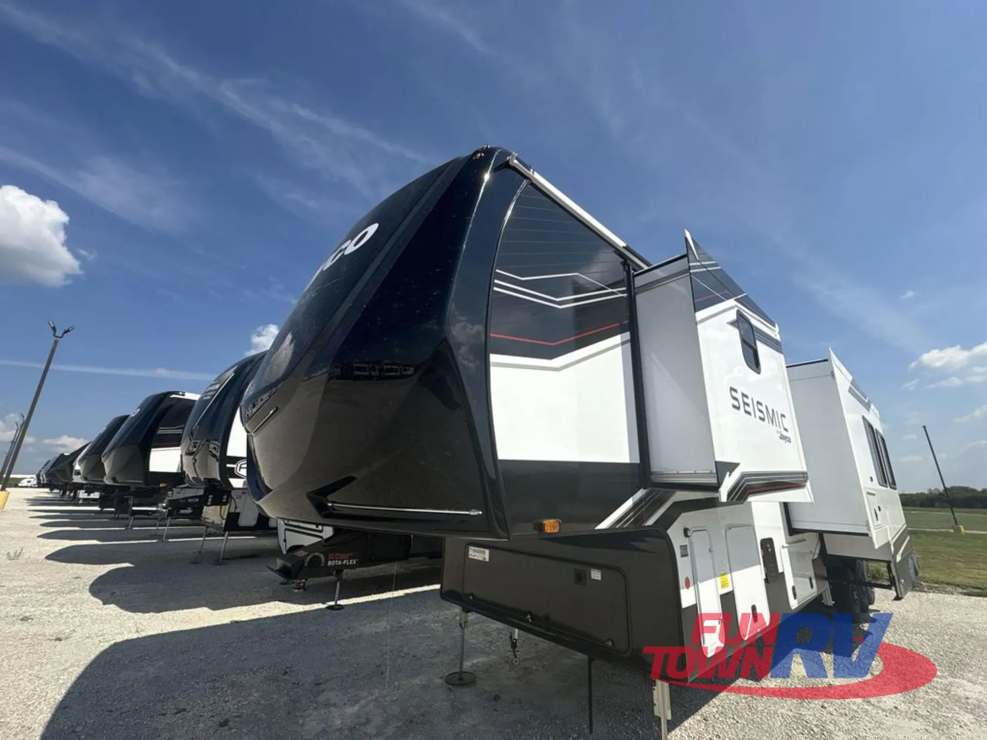 2026 Jayco Seismic 413 - Photo 4
