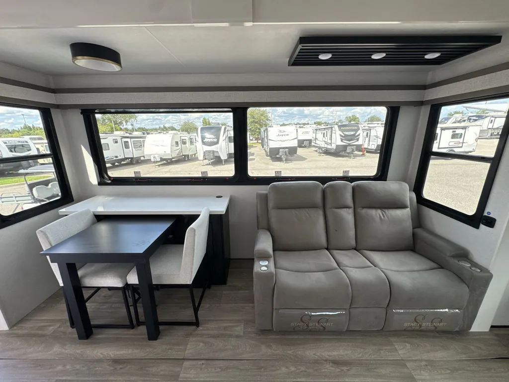 2027 Jayco Pinnacle 36FBTS, Photos photo 12