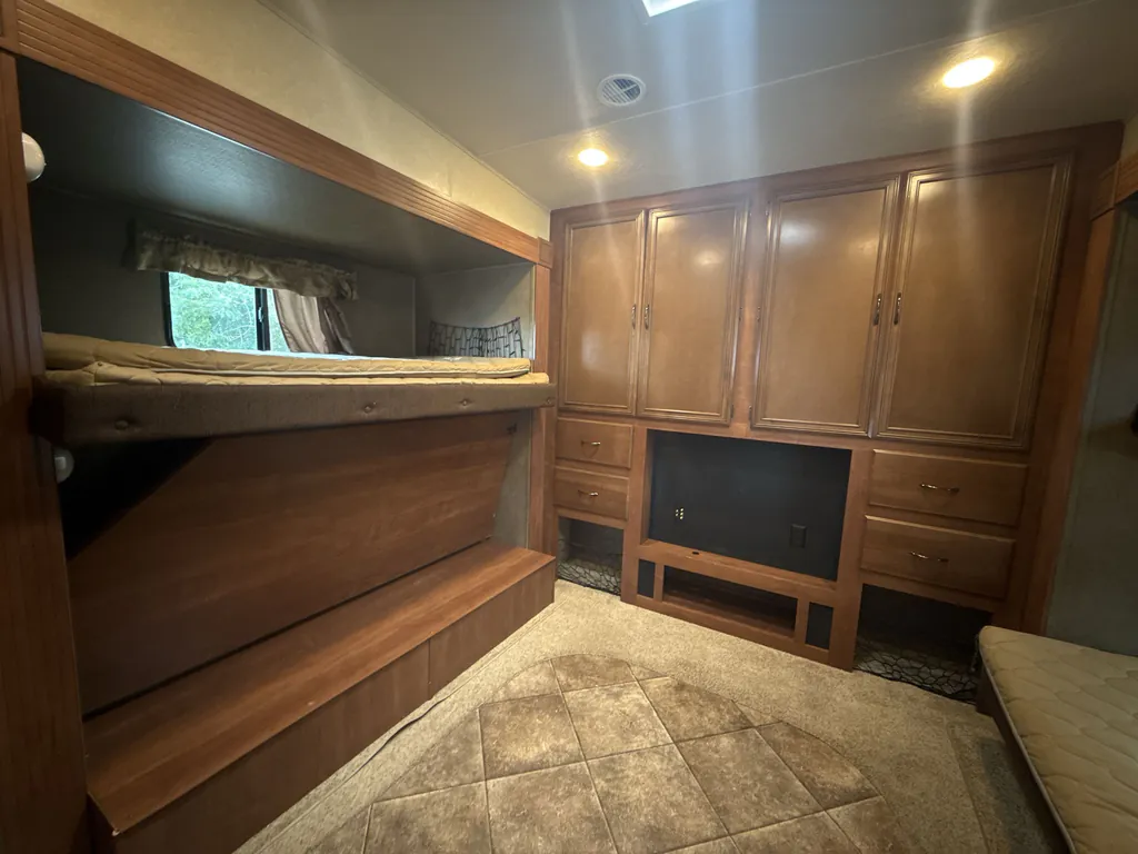 2015 Forest River Sierra 365SAQB, Photos photo 14
