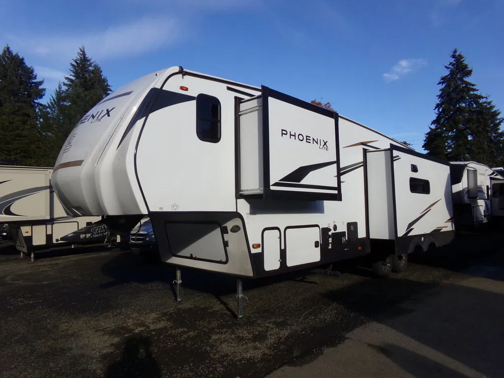 2025 Shasta Phoenix Lite 30RLS - Photo 3