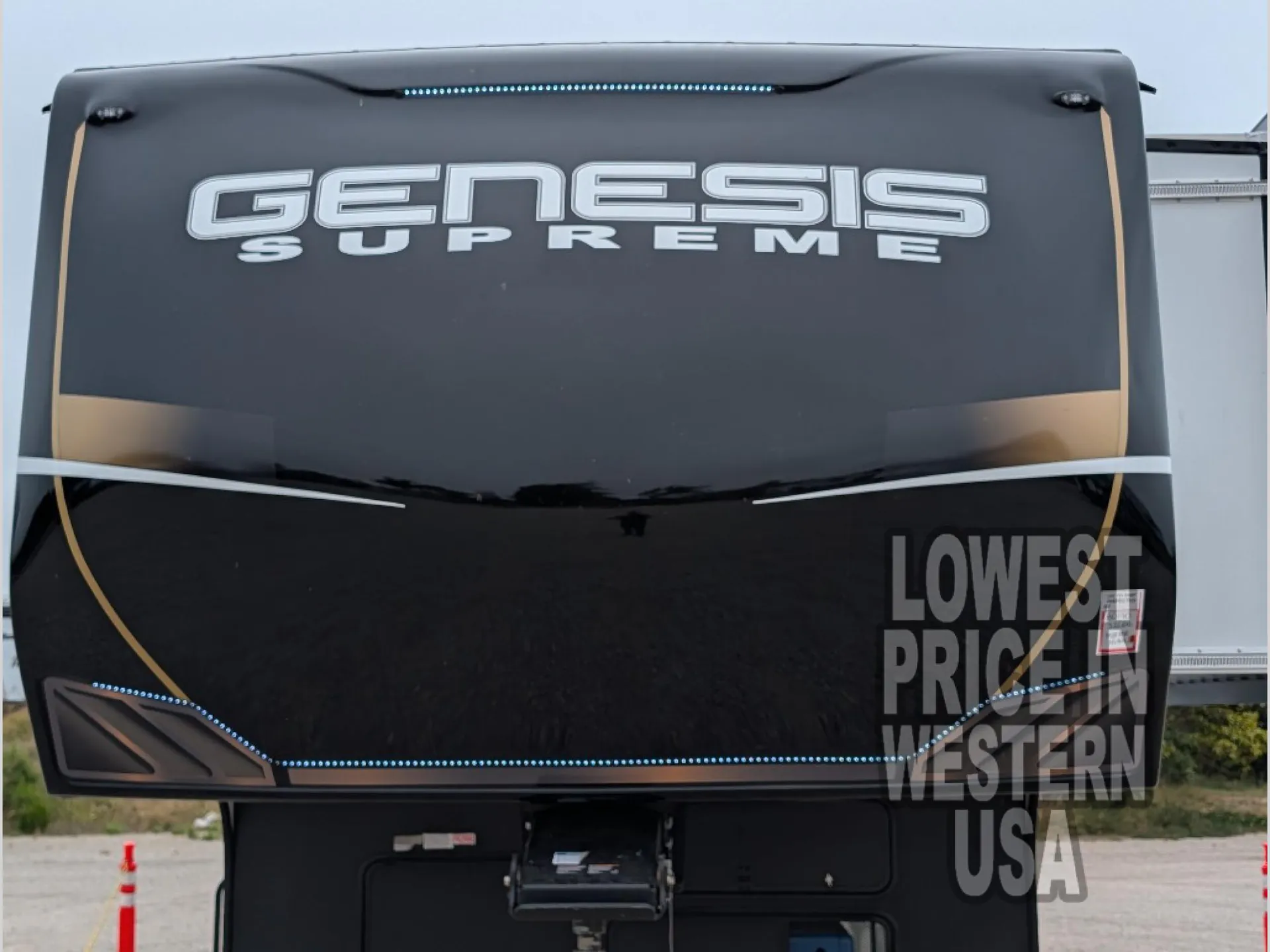 2027 Genesis Supreme Genesis 32CRXL - Photo 3
