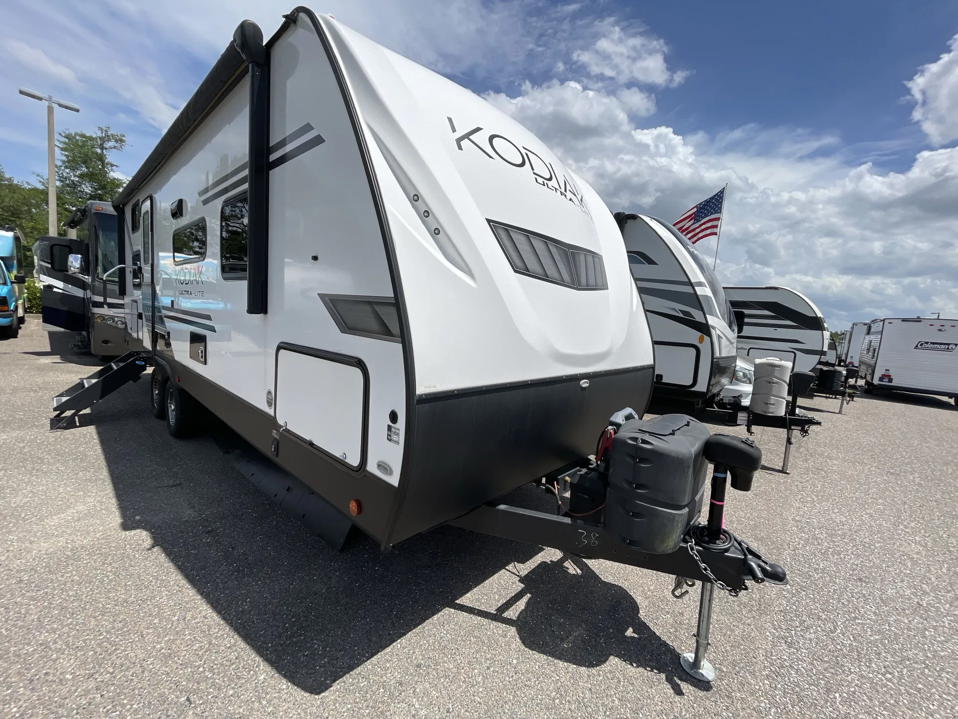 2022 Dutchmen Kodiak Ultra-Lite 248BHSL - Photo 2
