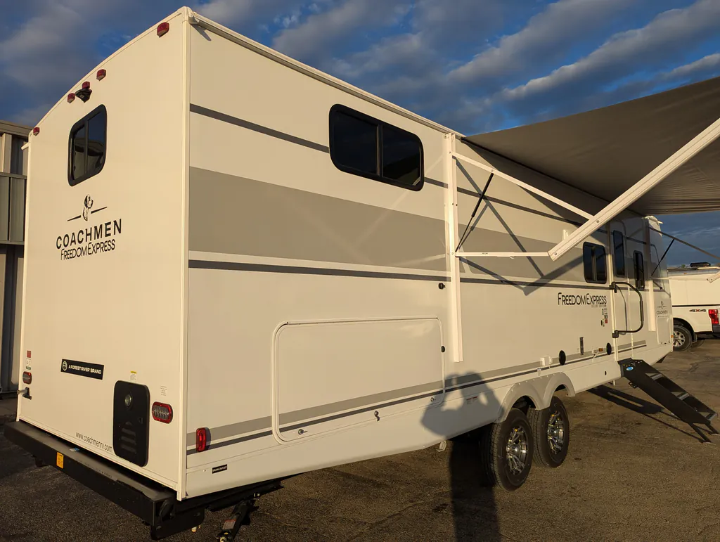 2026 Coachmen Freedom Express Select 30SE, Photos photo 8