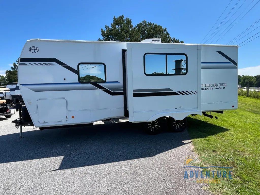 2026 Forest River Cherokee Alpha Wolf 21RB, Photos photo 3
