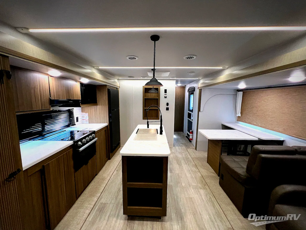 2025 Forest River Wildwood 32RET dealer photo 4 from Optimum RV
