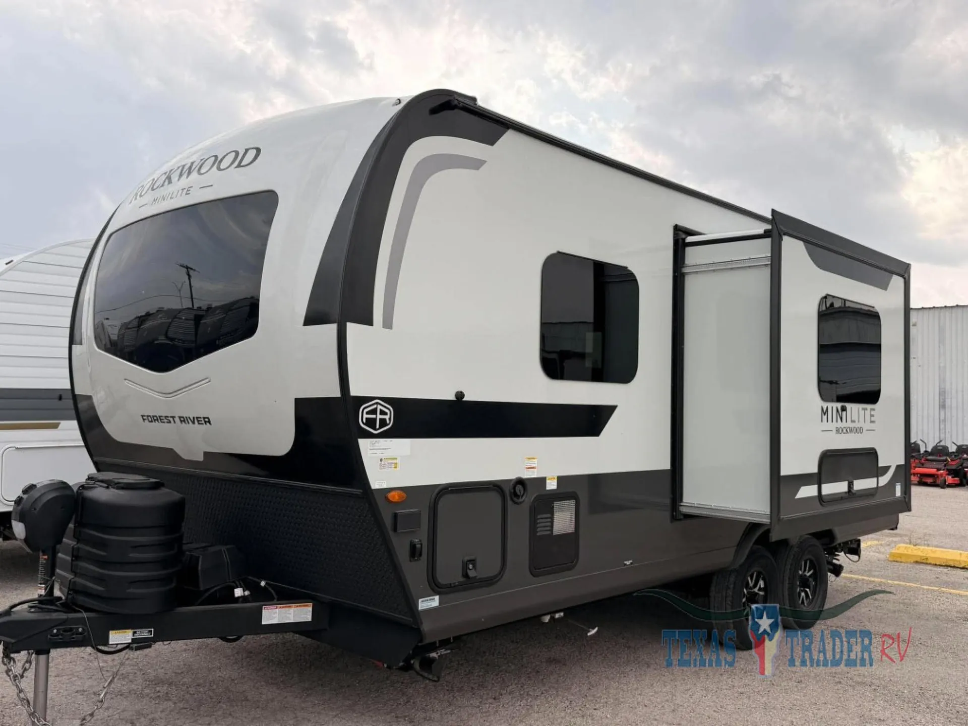 2027 Forest River Rockwood Mini Lite 2109S - Photo 3