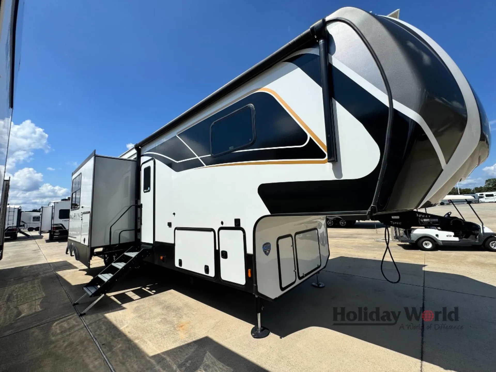 2025 Keystone Avalanche 380LT - Photo 2