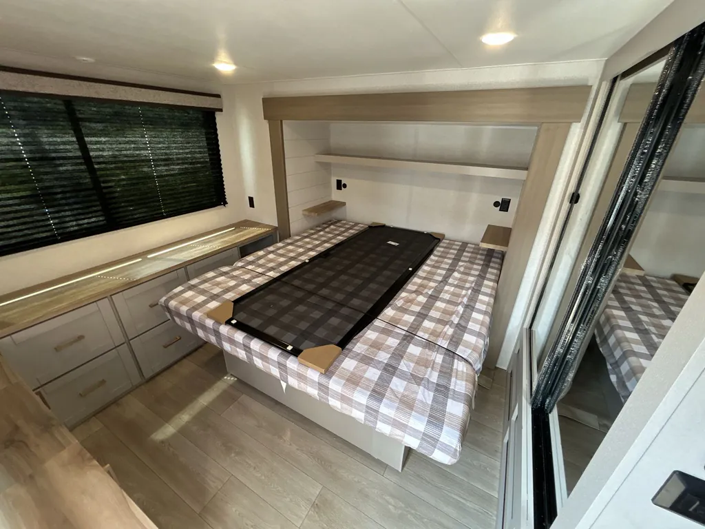 2027 Jayco Jay Flight Bungalow 401LOFT DS, Photos photo 12