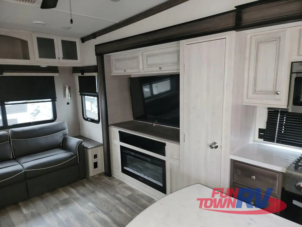 2023 Forest River Cardinal Luxury 380RLX, Photos photo 6