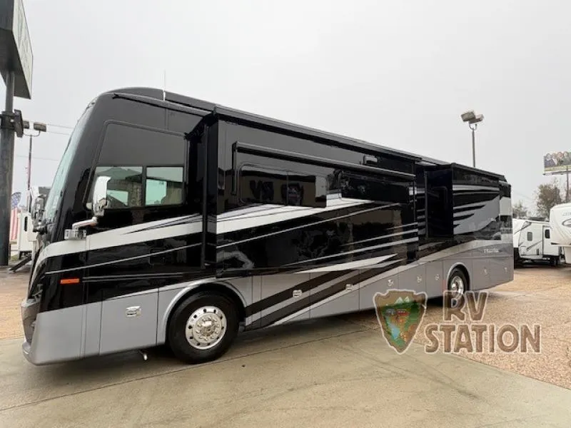2023 Tiffin Phaeton 40 IH - Photo 3