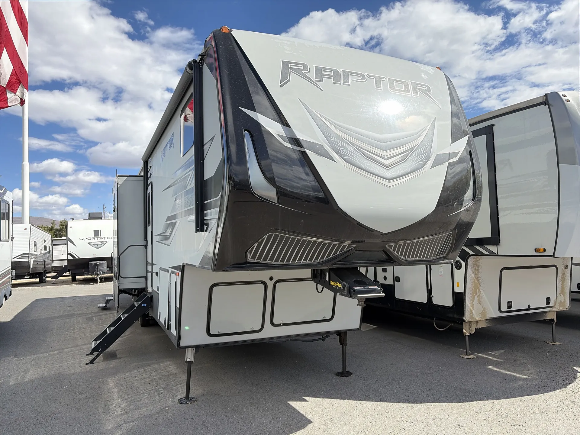 2019 Keystone Raptor 424 - Photo 2