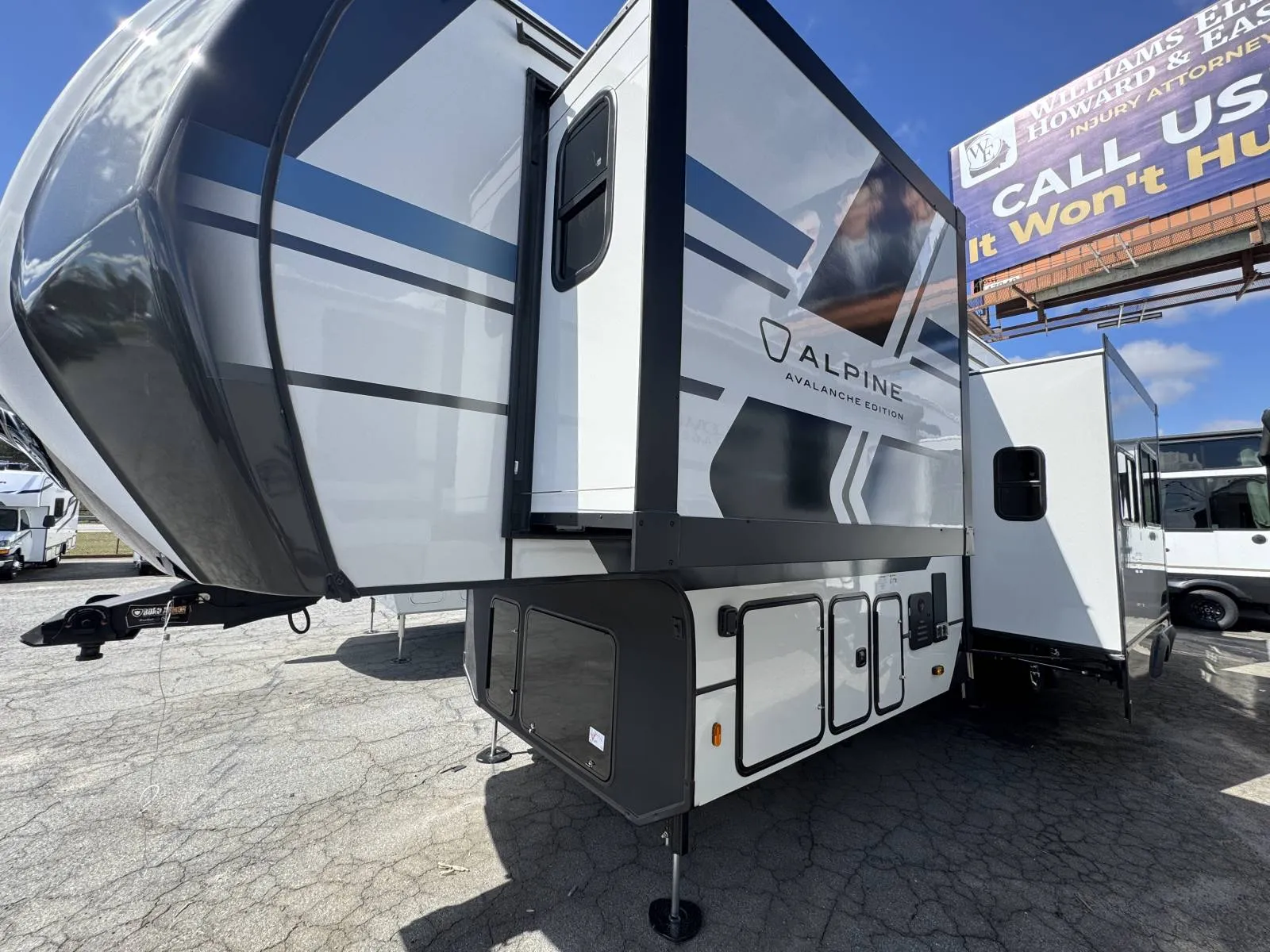 2026 Keystone AVALANCHE 366LS - Photo 2