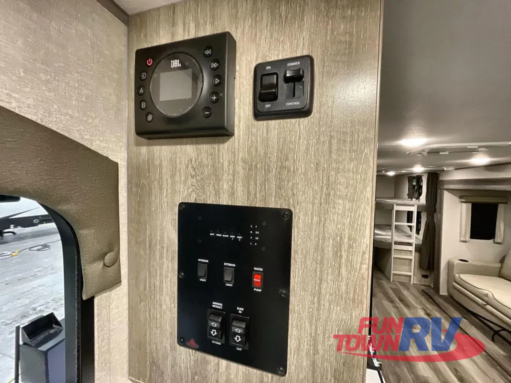 2026 Coachmen Catalina Legacy Edition 273DBHCK, Photos photo 35
