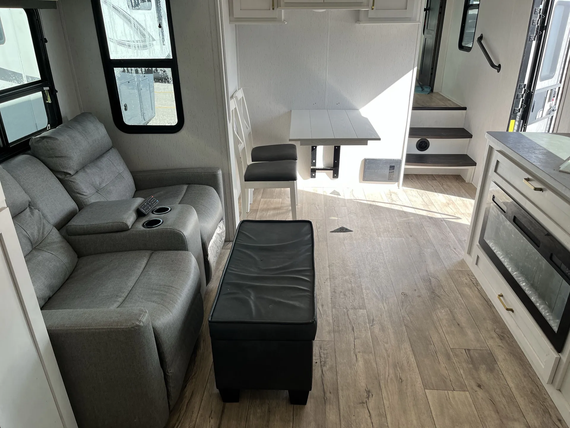 2022 Dutchmen Astoria 2943BHF — living area main