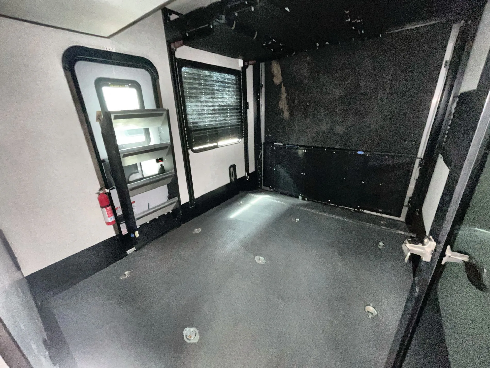 2021 Dutchmen Voltage Triton 3521 - Photo 2
