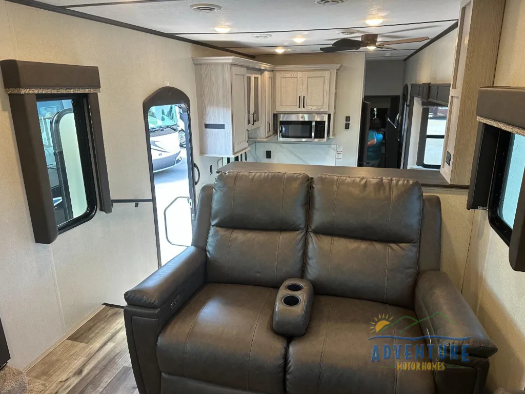2022 Keystone Montana High Country 377FL, Photos photo 13