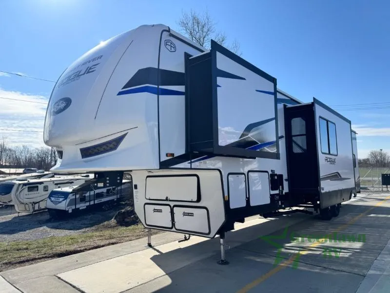 2026 Forest River Cherokee Rogue Armored 4015 - Photo 4