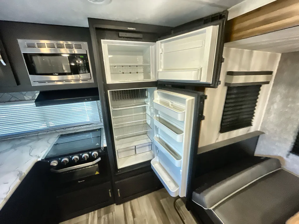2023 Coachmen Freedom Express Ultra Lite 274RKS, Photos photo 9