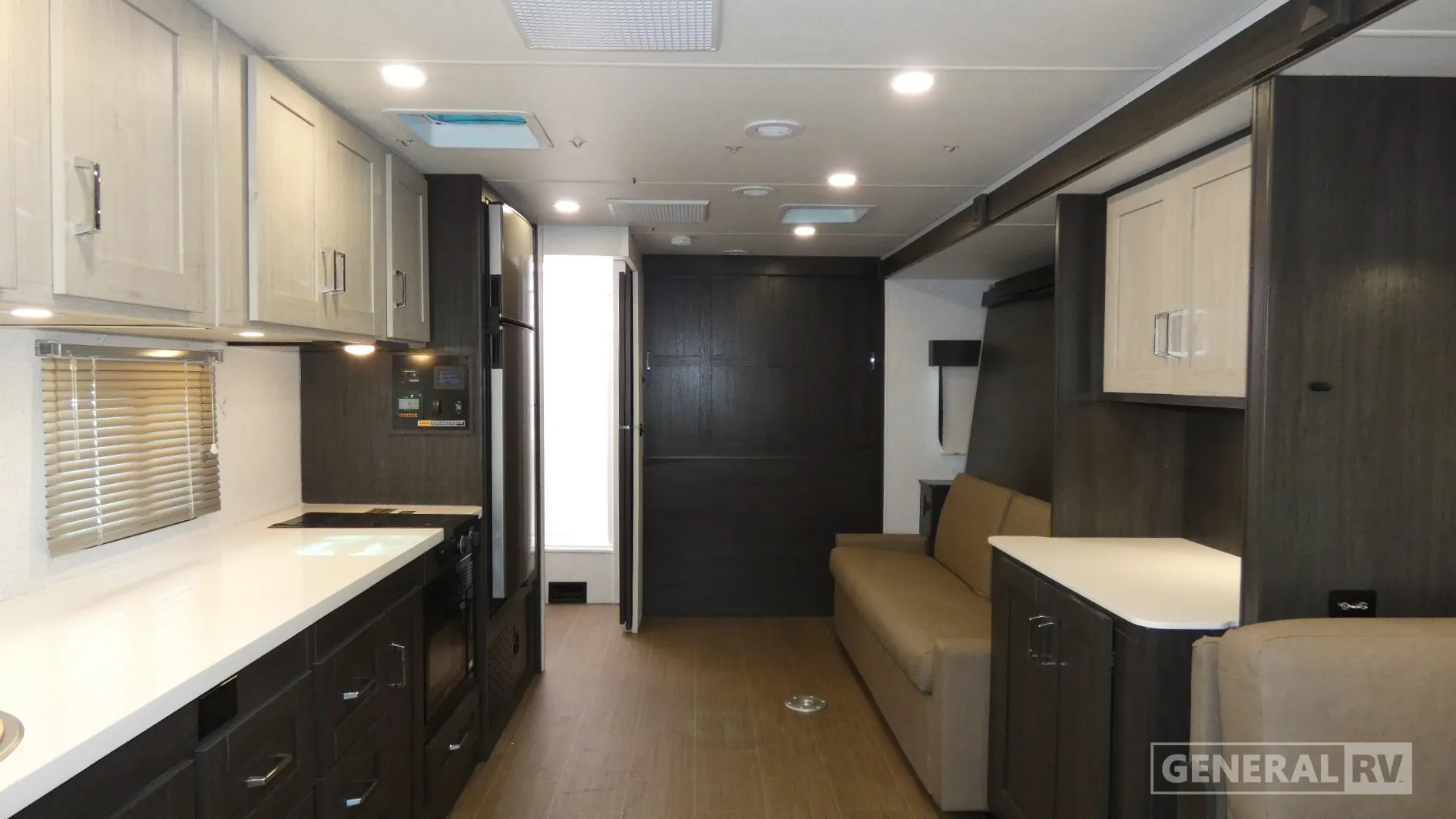 2027 Winnebago Sunflyer 28MB - Photo 3
