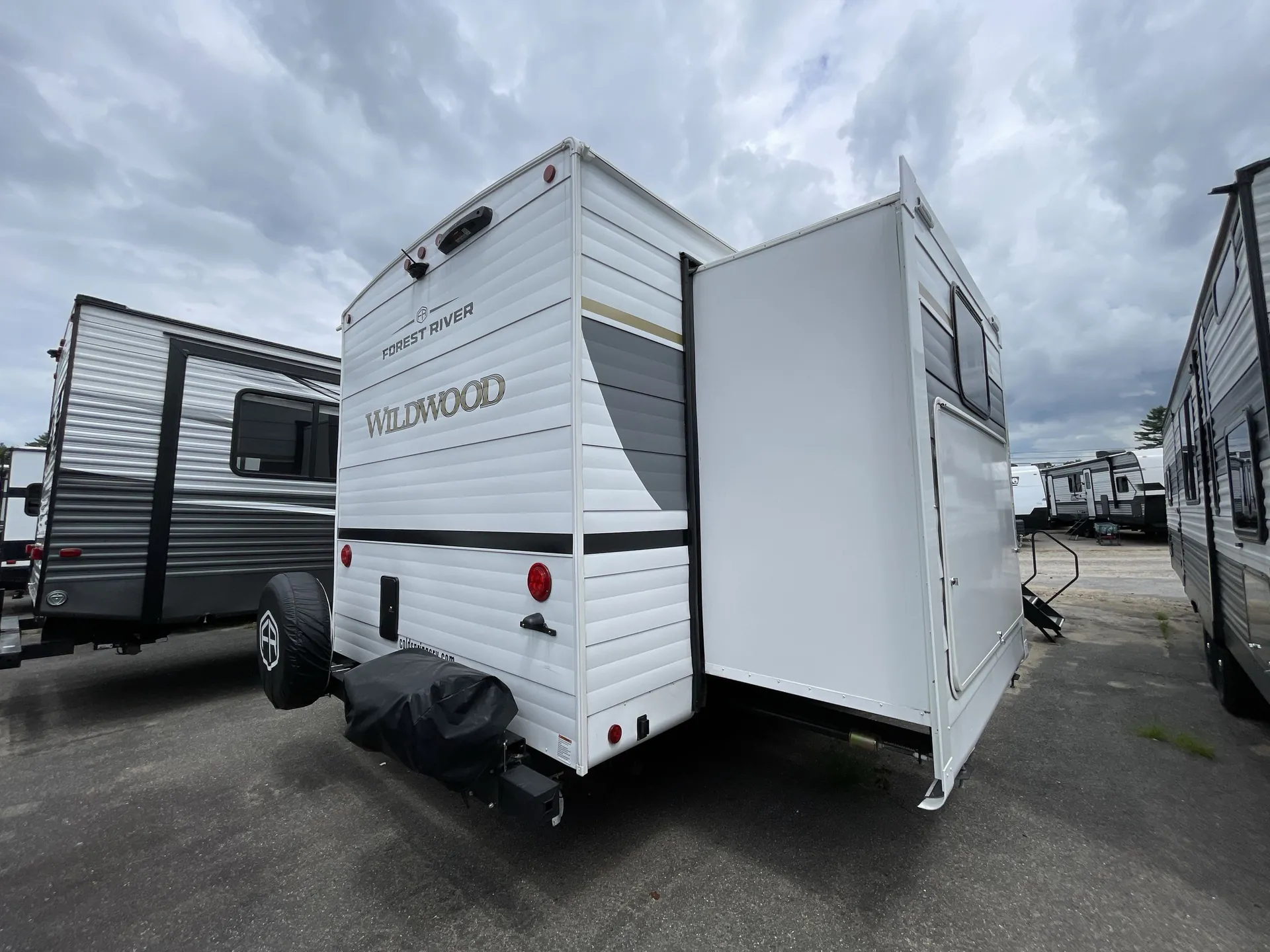 2026 Forest River Wildwood 31KQBTS — backside