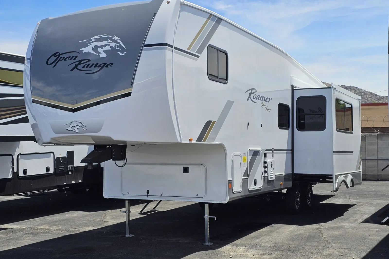 2027 Highland Ridge Open Range Roamer Light Duty 28DBSS - Photo 3