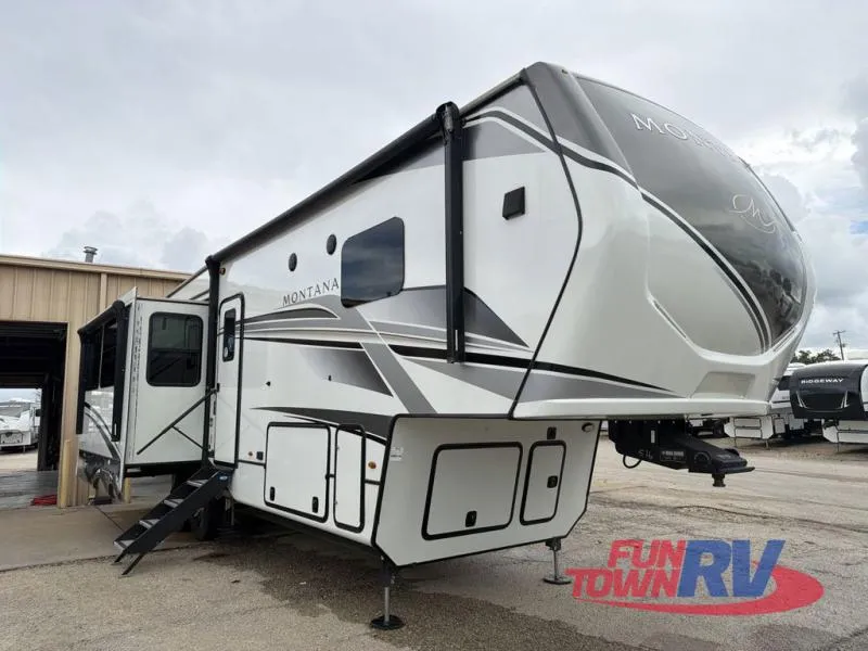 2024 Keystone Montana 3123RL - Photo 2