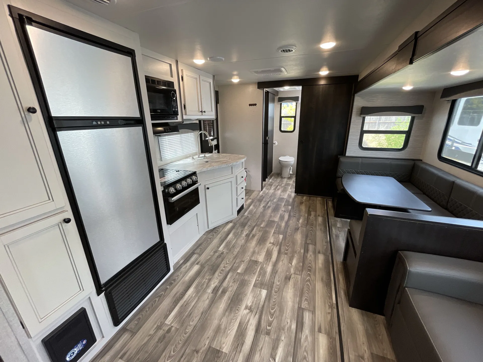 2022 Highland Ridge Range Lite 252RB — living area main