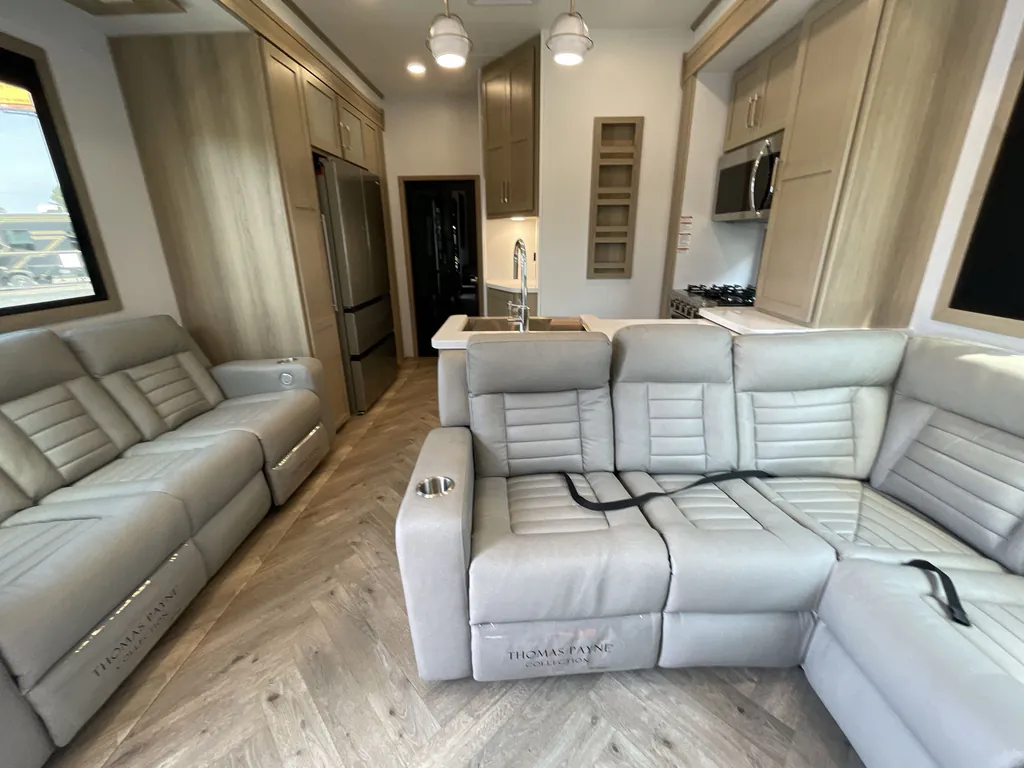 2026 Keystone Raptor 433, Photos photo 6