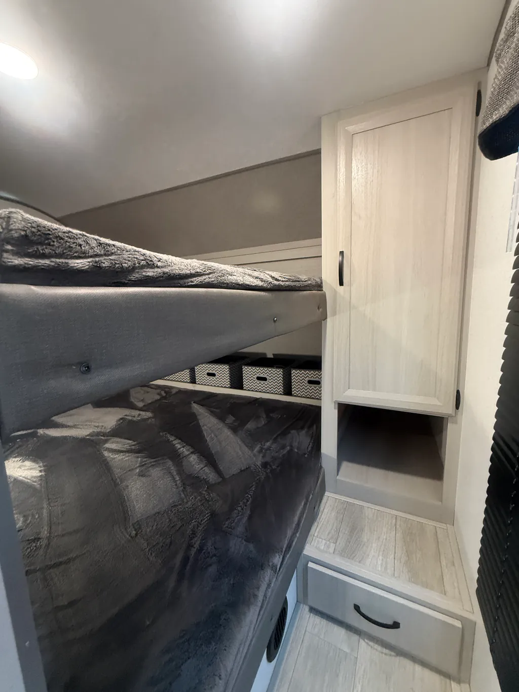 2027 Coachmen Catalina Legacy Edition 333DBDSCK, Photos photo 17