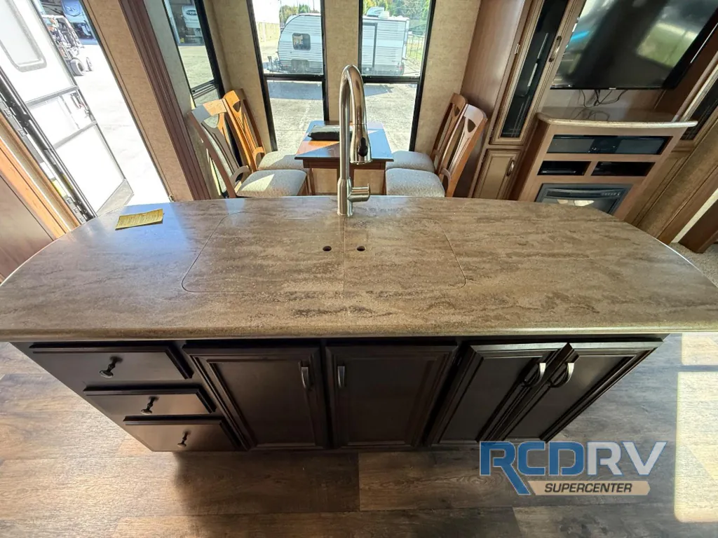 2016 Forest River Sandpiper 35ROK, Photos photo 10