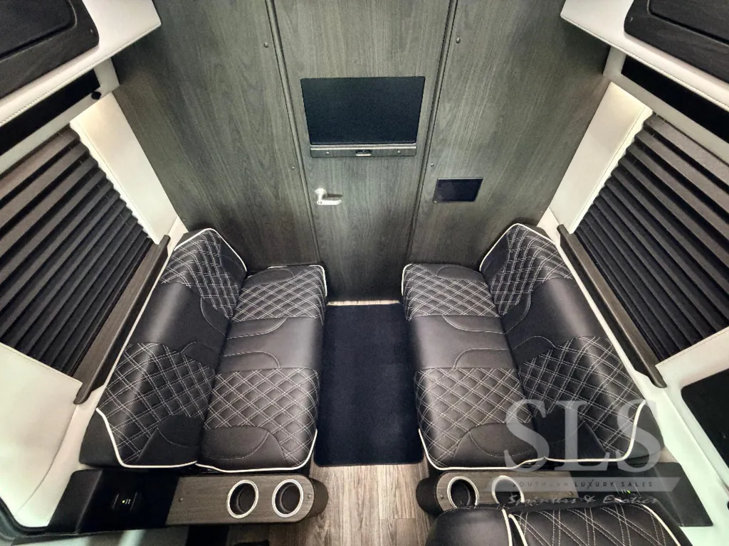 2025 Midwest Automotive Designs Luxe Cruiser D4, Photos photo 30