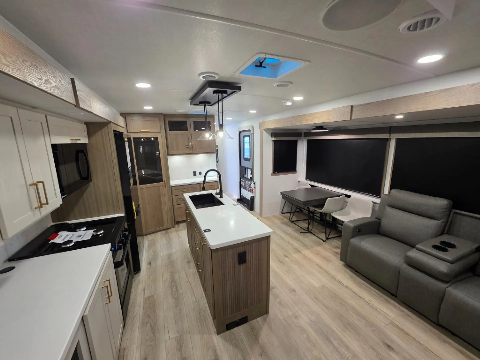 2027 Forest River Rockwood Signature 8392RL - Photo 3