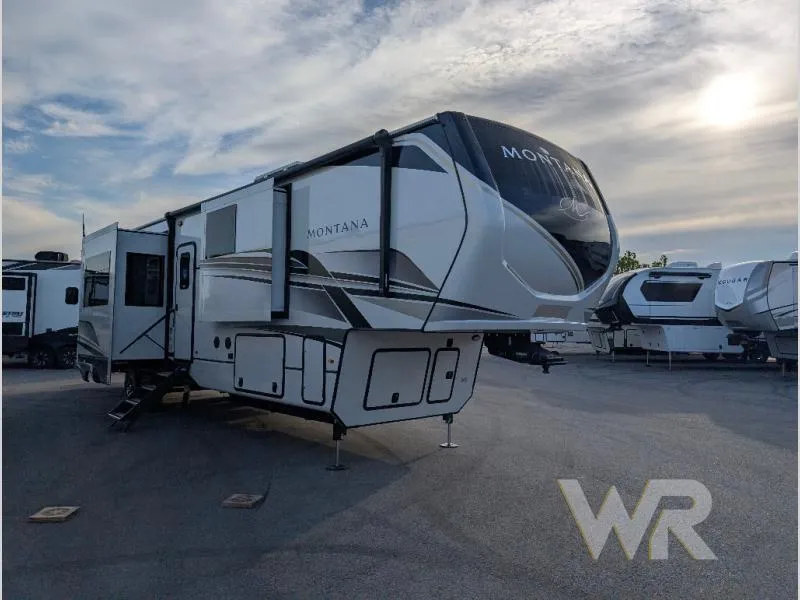 2025 Keystone Montana 3901RK - Photo 2