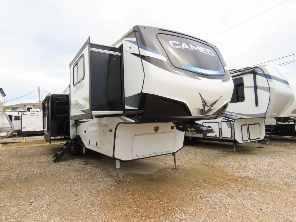 2021 CrossRoads Cameo 3701RL - Photo 2