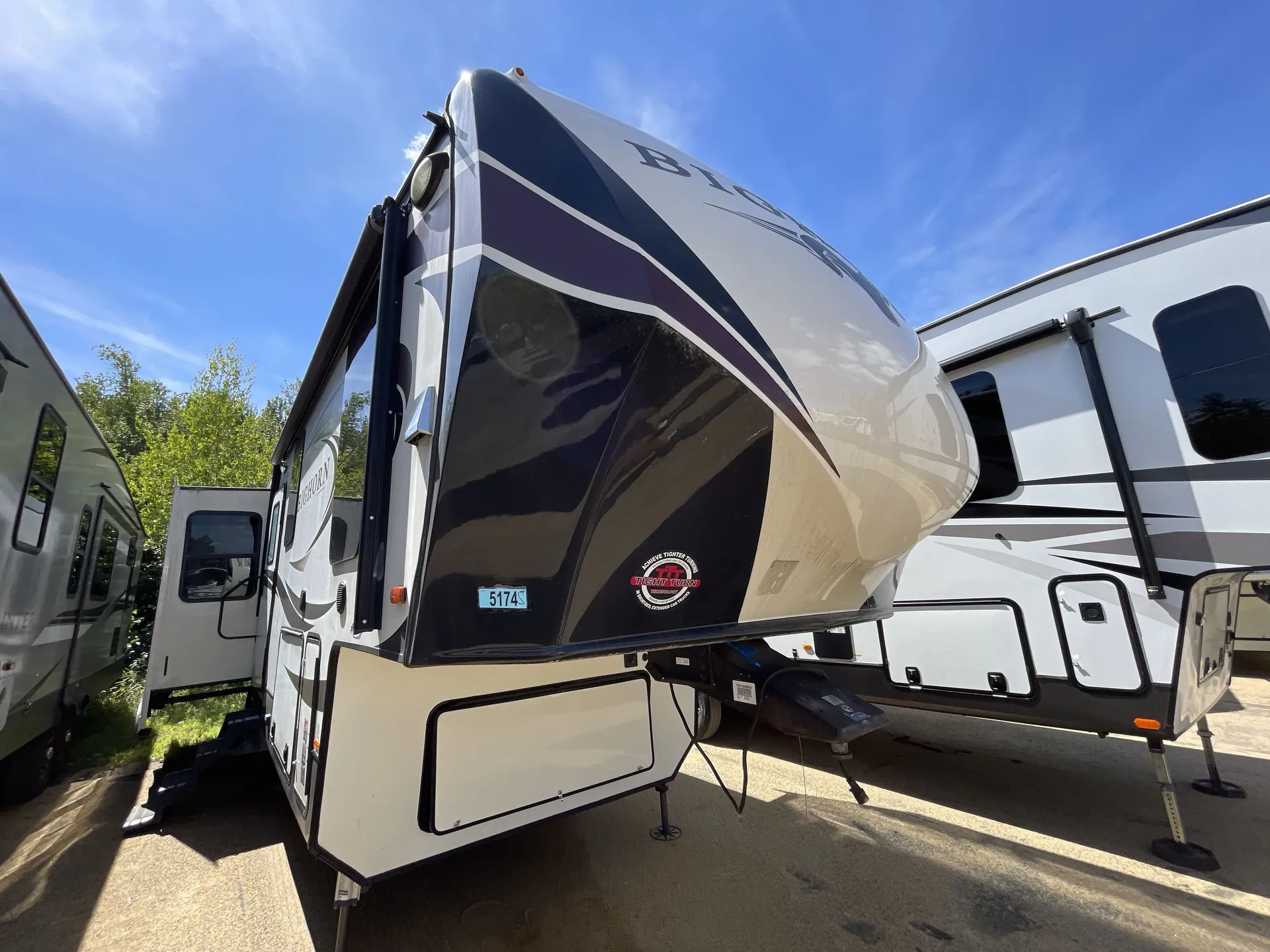 2019 Heartland Bighorn 3270RS - Photo 2
