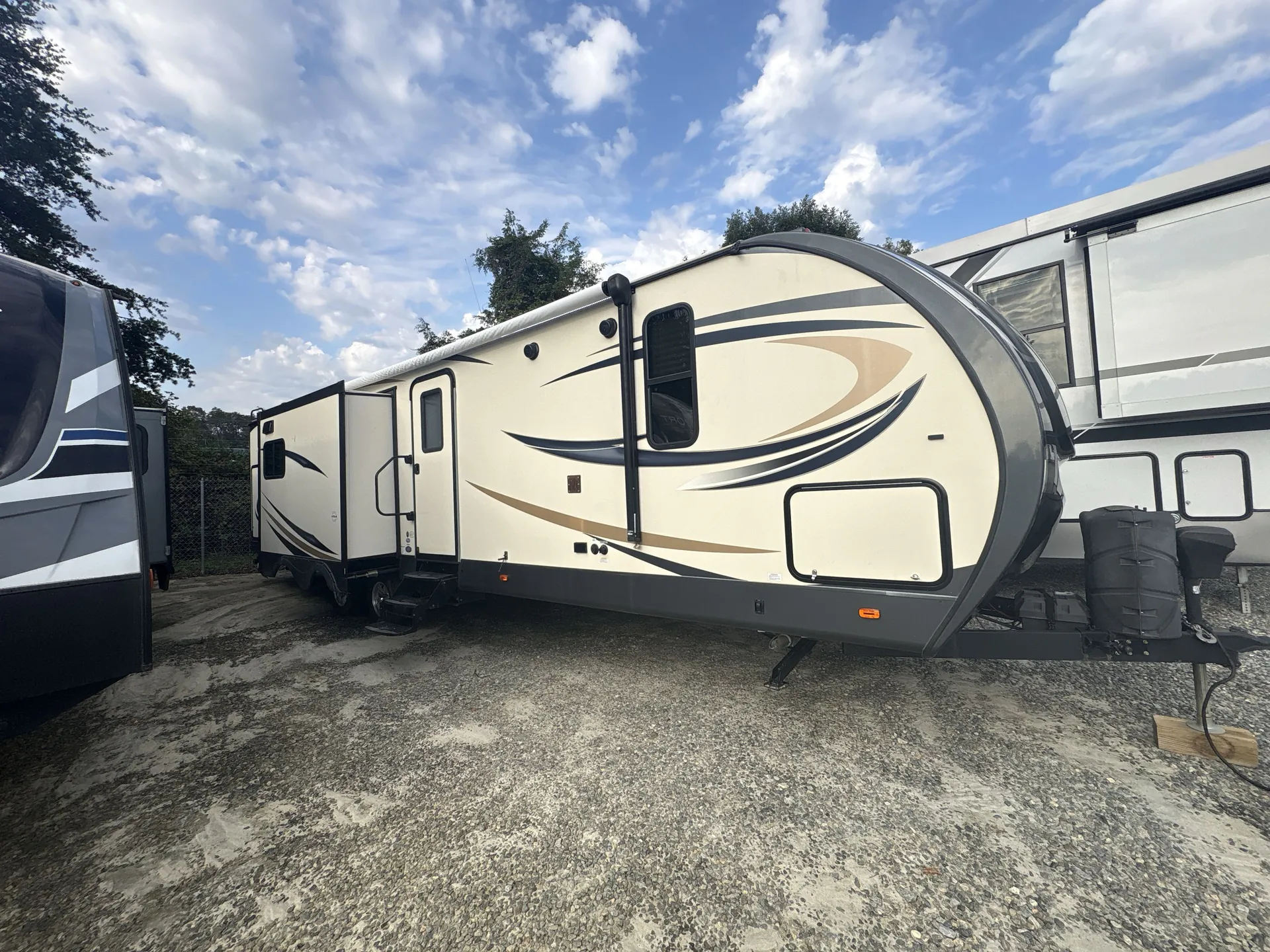 2017 Forest River Salem Hemisphere Lite 300BH