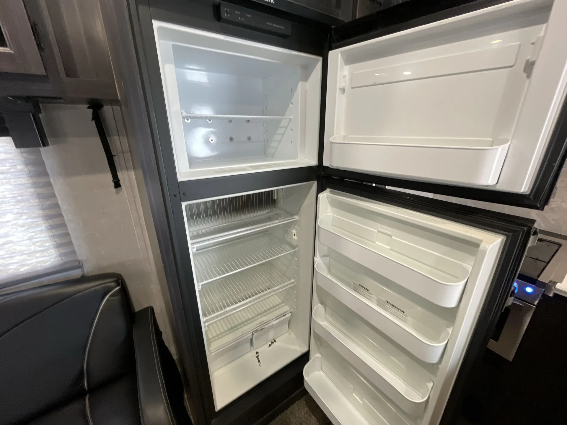 2022 Eclipse Stellar 28KSG dealer photo 9 from Camping World
