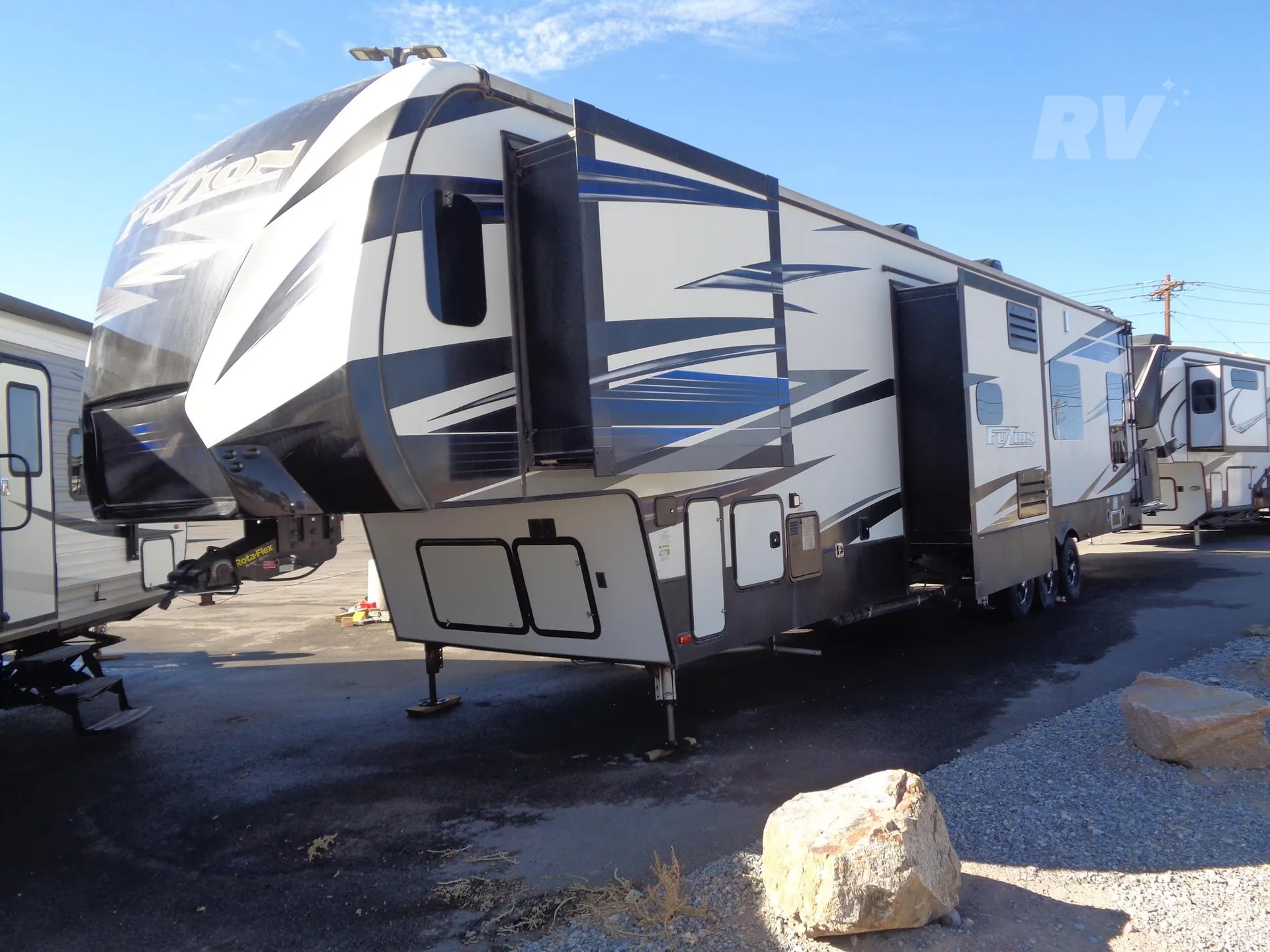 2019 Keystone Fuzion 419 - Photo 2