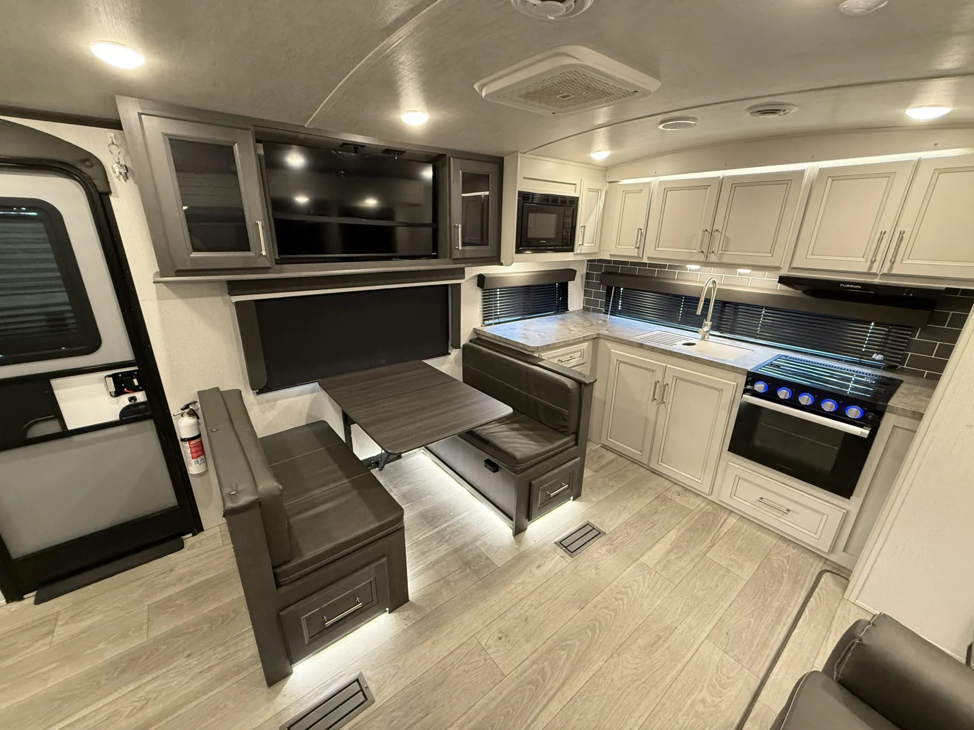 2024 Keystone Cougar Half-Ton 25MLE - Photo 3